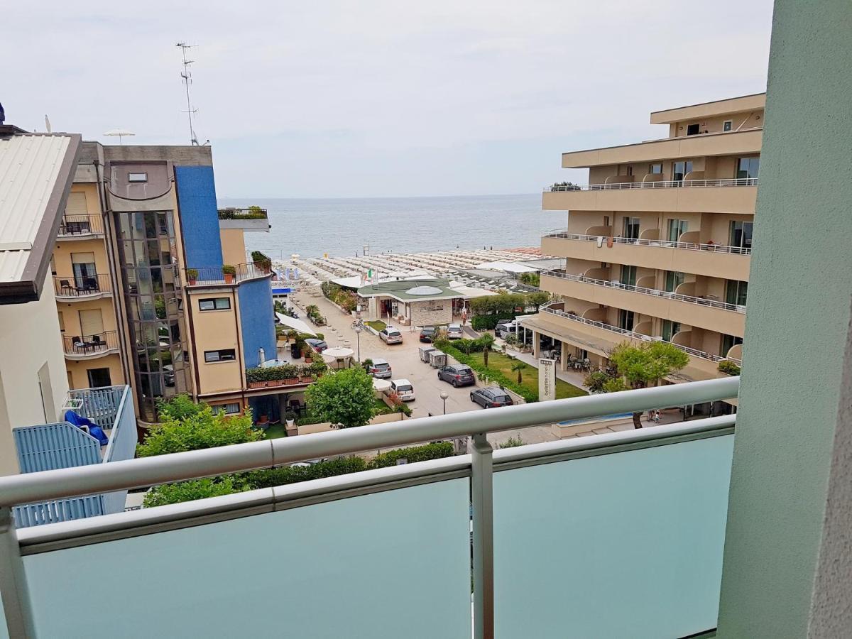 מילאנו מריטימה Hotel Sorriso מראה חיצוני תמונה