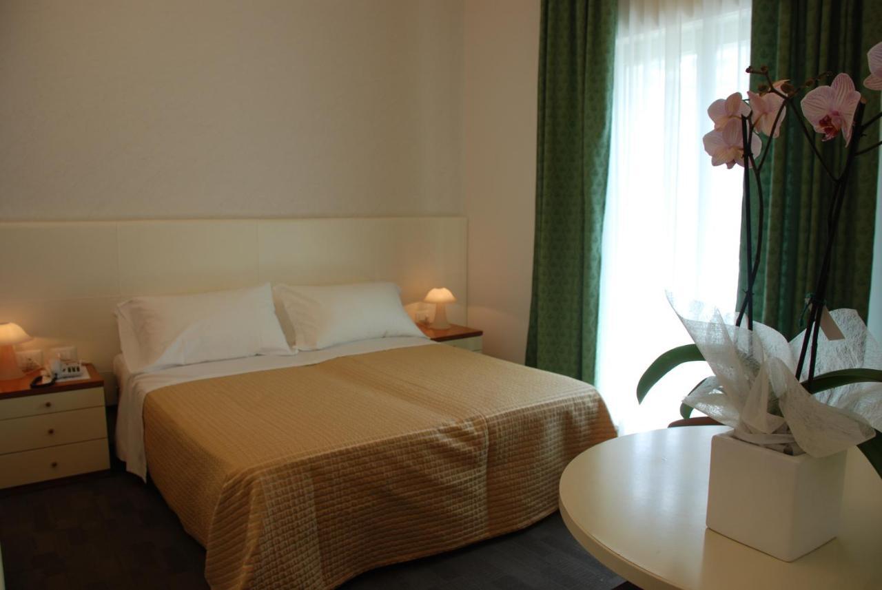 מילאנו מריטימה Hotel Sorriso מראה חיצוני תמונה