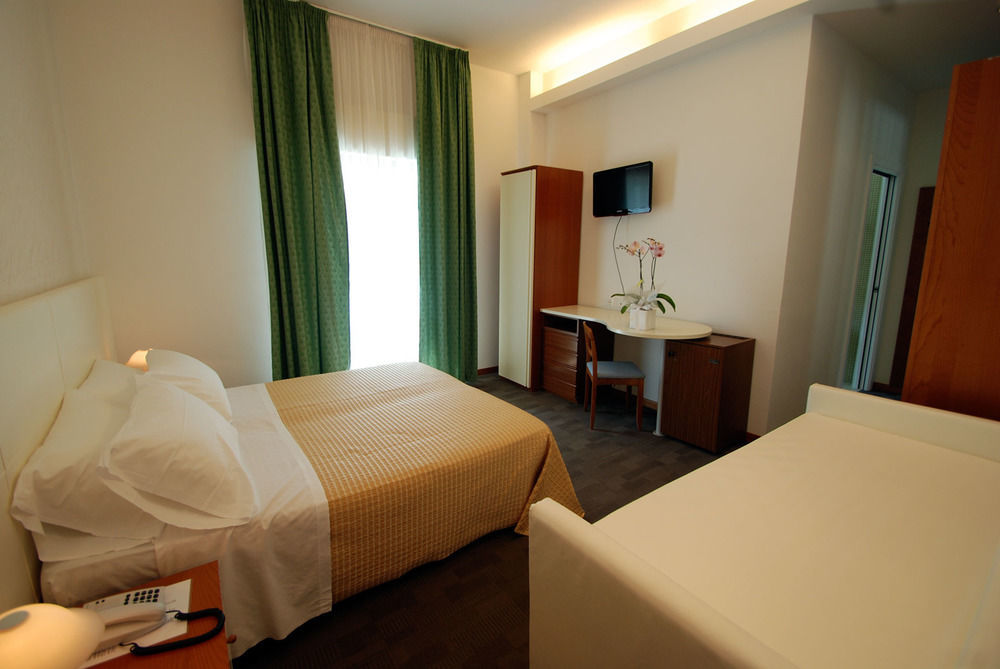 מילאנו מריטימה Hotel Sorriso מראה חיצוני תמונה